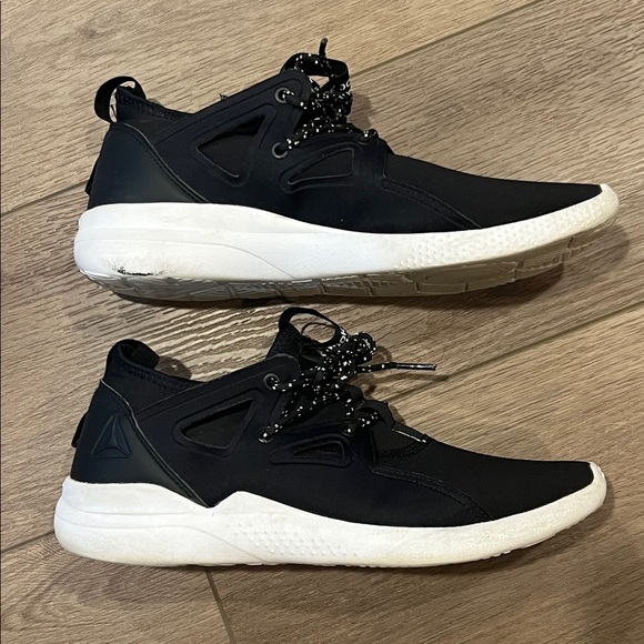 Reebok Black and White Women’s Sneakers Size 9.5 Athletic Comfy - Picture 5 of 13